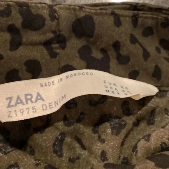 Zara animal Leopard print khaki button down shirt - Picture 8 of 9